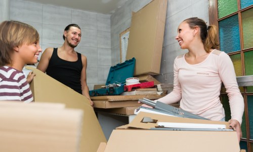 Moving house planning in Belsizepark with boxes and a checklist
