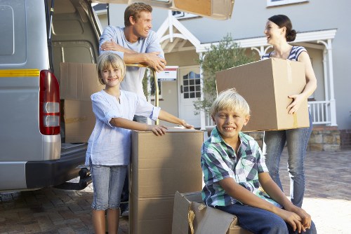 Packing boxes efficiently for removal truck hire in Belsizepark
