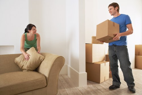 Flexible self storage options near Belsizepark for moving and renovation
